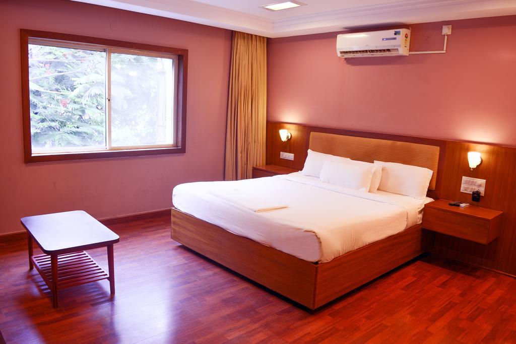 เซอรีน บูทิก โฮเต็ล Hotel บังกาลอร์ ภายนอก รูปภาพ