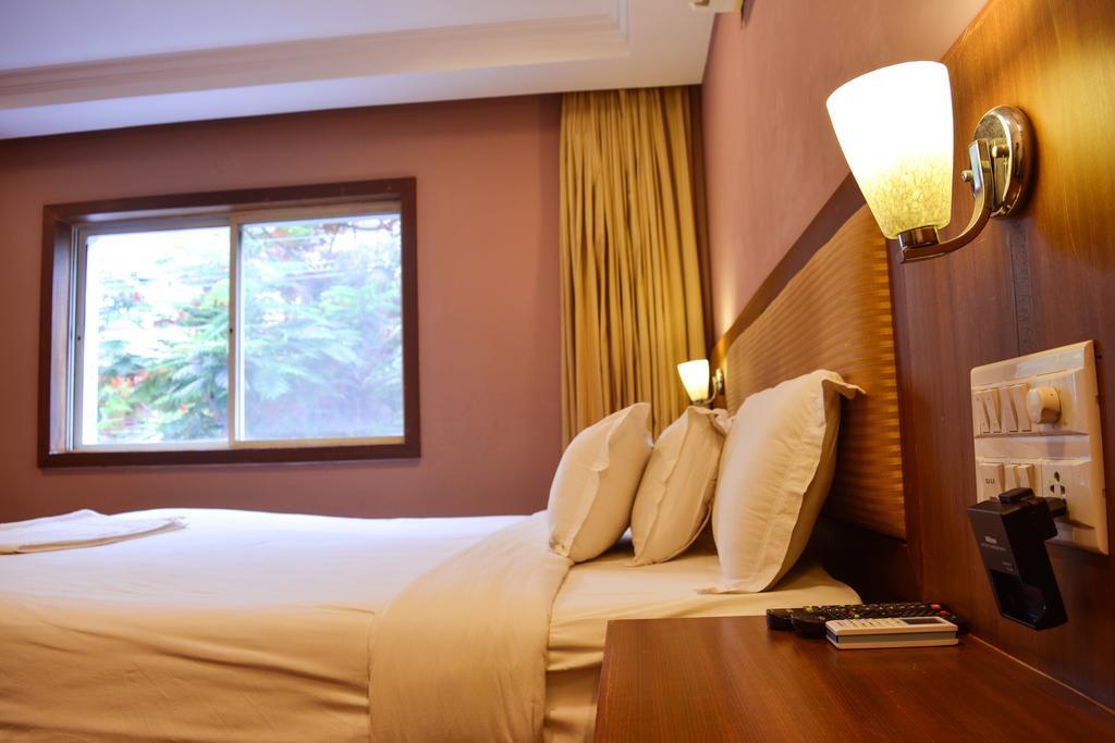 เซอรีน บูทิก โฮเต็ล Hotel บังกาลอร์ ภายนอก รูปภาพ