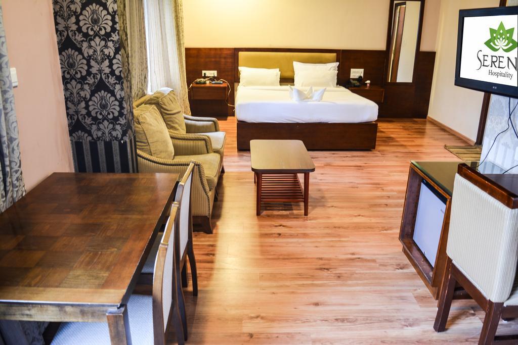 เซอรีน บูทิก โฮเต็ล Hotel บังกาลอร์ ภายนอก รูปภาพ