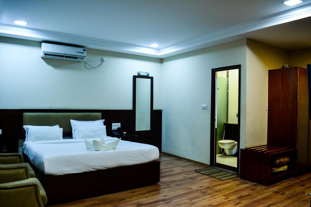 เซอรีน บูทิก โฮเต็ล Hotel บังกาลอร์ ภายนอก รูปภาพ